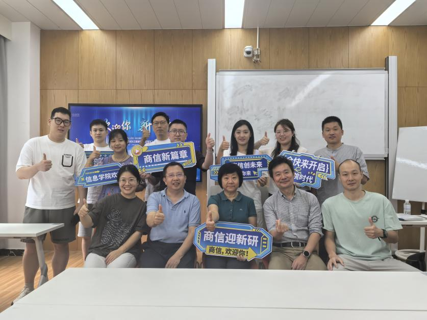 商务信息学院报到现场